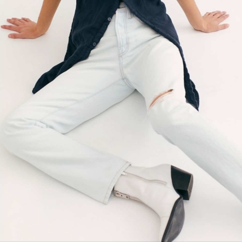 Edwin CAI Classic Straight High-waisted Denim Jeans Light Wash